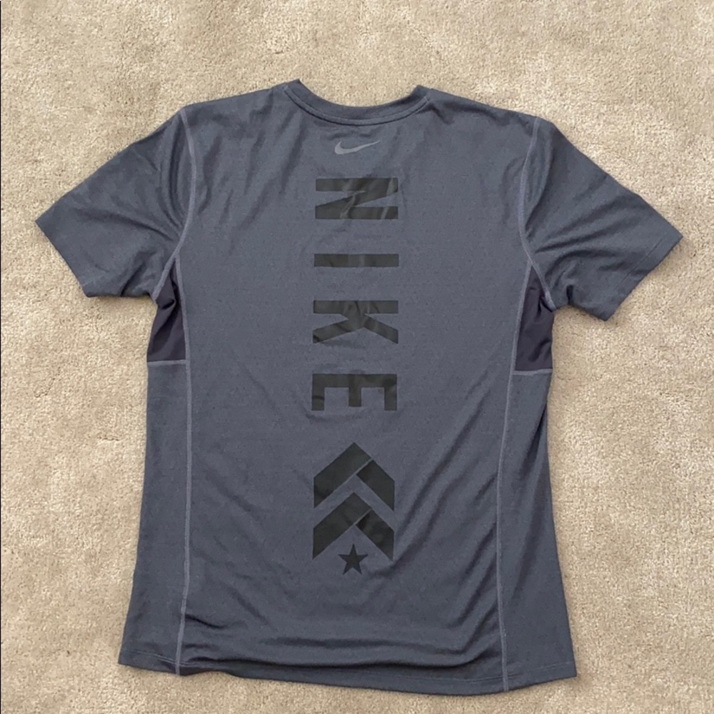 Barrys bootcamp x Nike men blue size medium shirt